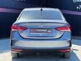 Hyundai Accent 2022 года за 8 300 000 тг. в Актобе – фото 4