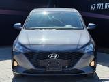 Hyundai Accent 2022 года за 8 300 000 тг. в Актобе – фото 2