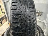 Зимние шины Roadstone 205/55/16 шипы 6 мм за 60 000 тг. в Атырау
