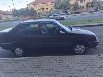 Volkswagen Vento 1992 года за 1 050 000 тг. в Астана