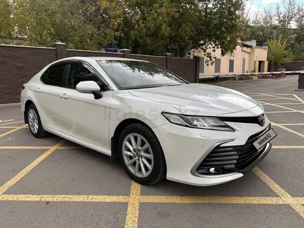 Toyota Camry 2021 года за 14 500 000 тг. в Астана – фото 2