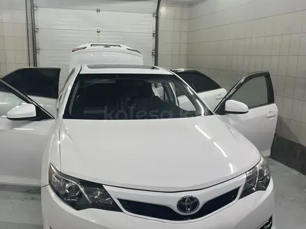 Toyota Camry 2013 года за 8 800 000 тг. в Атырау – фото 24