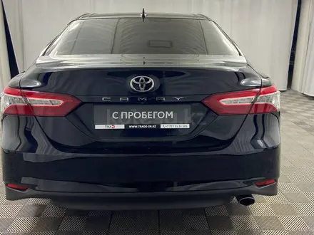 Toyota Camry 2019 года за 14 200 000 тг. в Алматы – фото 4