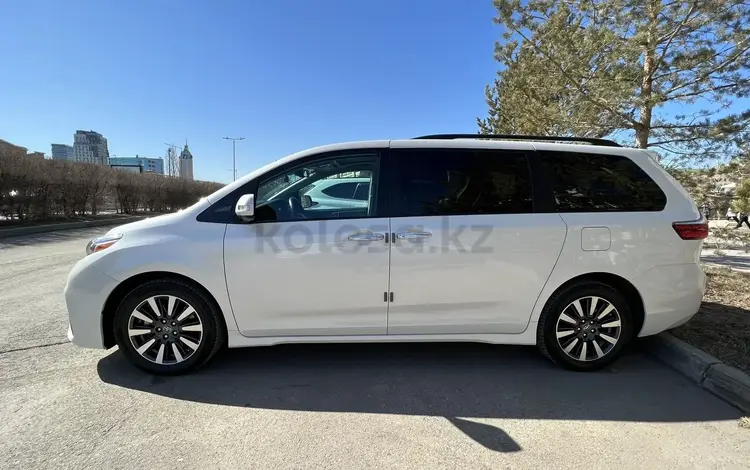 Toyota Sienna 2019 года за 20 900 000 тг. в Алматы