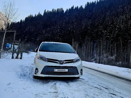 Toyota Sienna 2019 года за 20 900 000 тг. в Алматы – фото 7