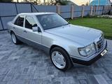 Mercedes-Benz E 220 1993 годаүшін5 050 000 тг. в Костанай – фото 3