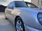 Mercedes-Benz E 280 1999 года за 3 800 000 тг. в Шымкент – фото 2