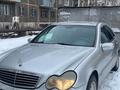 Mercedes-Benz C 180 2001 года за 2 900 000 тг. в Караганда