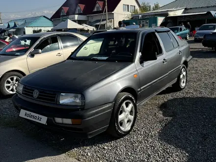 Volkswagen Vento 1993 года за 1 400 000 тг. в Алматы – фото 2