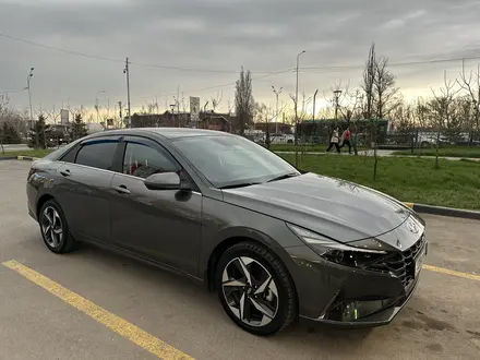 Hyundai Elantra 2023 года за 11 700 000 тг. в Алматы – фото 2