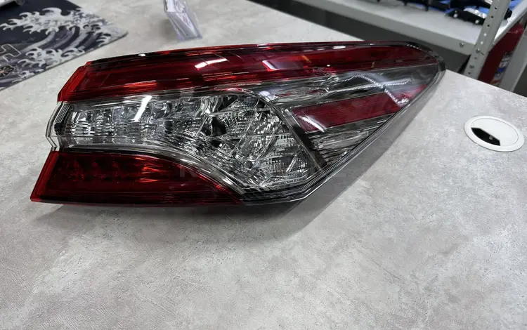 Фонарь Задний Toyota Camry 70 XLE за 45 000 тг. в Алматы
