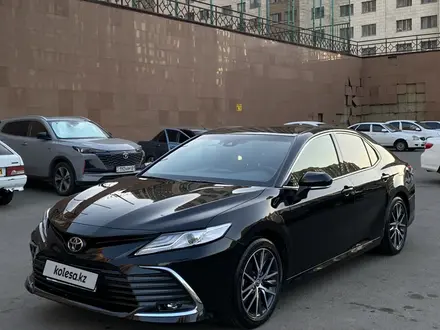 Toyota Camry 2023 года за 19 300 000 тг. в Астана – фото 2