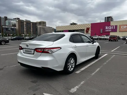 Toyota Camry 2018 года за 13 000 000 тг. в Астана – фото 3