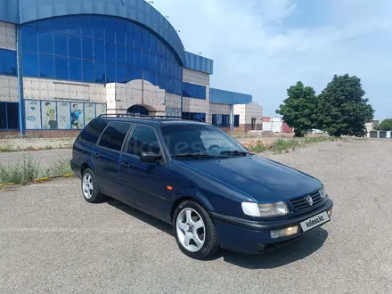 Volkswagen Passat 1994 года за 2 800 000 тг. в Есик