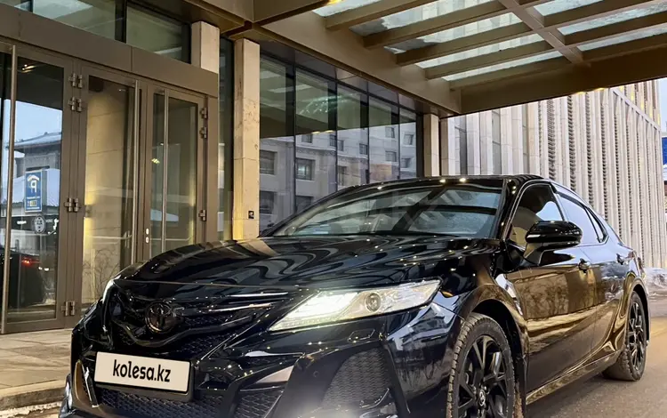 Toyota Camry 2018 года за 14 000 000 тг. в Усть-Каменогорск