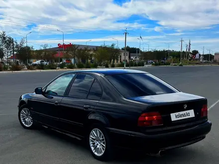 BMW 528 1998 года за 2 700 000 тг. в Атырау – фото 4