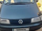 Volkswagen Sharan 1997 годаfor1 800 000 тг. в Тараз