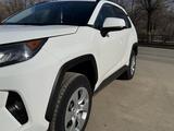 Toyota RAV4 2021 года за 13 000 000 тг. в Актобе – фото 5