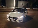 Hyundai Accent 2018 года за 6 200 000 тг. в Уральск – фото 2