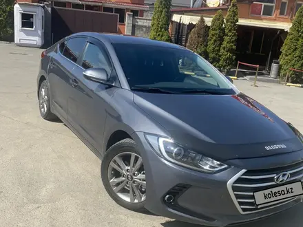 Hyundai Elantra 2018 годаүшін8 000 000 тг. в Алматы