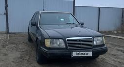 Mercedes-Benz E 220 1994 года за 2 200 000 тг. в Атырау
