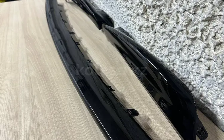 Губа передний Toyota Camry 70 XSE/SE за 12 000 тг. в Алматы