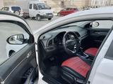 Hyundai Elantra 2019 года за 8 500 000 тг. в Актау – фото 4
