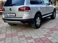 Volkswagen Touareg 2007 года за 6 300 000 тг. в Алматы – фото 4