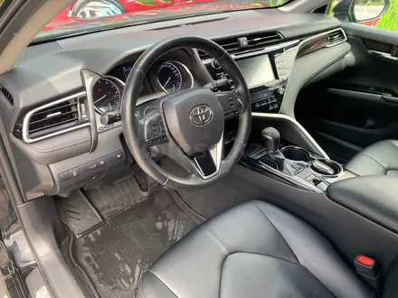 Toyota Camry 2018 года за 12 200 000 тг. в Алматы – фото 4