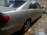 Toyota Camry 2005 года за 6 000 000 тг. в Усть-Каменогорск – фото 2