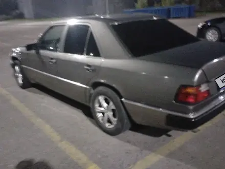 Mercedes-Benz E 200 1993 года за 1 500 000 тг. в Алматы – фото 2