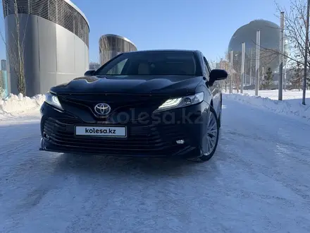 Toyota Camry 2019 года за 13 900 000 тг. в Астана