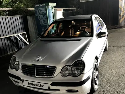 Mercedes-Benz C 320 2002 года за 3 500 000 тг. в Алматы – фото 8