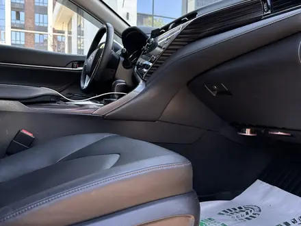 Toyota Camry 2019 года за 14 000 000 тг. в Алматы – фото 11