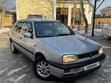 Volkswagen Golf 1995 годаүшін2 100 000 тг. в Шымкент