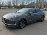 Hyundai Sonata 2021 года за 13 300 000 тг. в Астана – фото 2