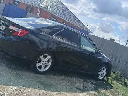 Toyota Camry 2014 года за 6 200 000 тг. в Актобе – фото 2