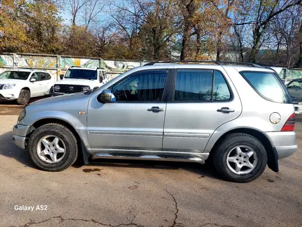 Mercedes-Benz ML 320 1999 года за 3 100 000 тг. в Алматы – фото 25