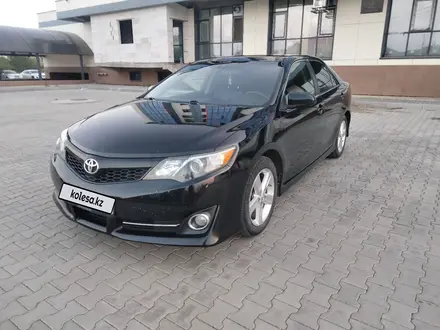 Toyota Camry 2013 года за 7 950 000 тг. в Уральск