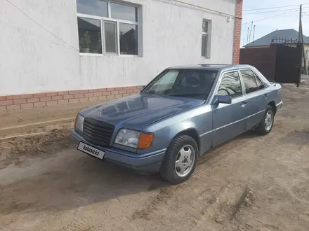 Mercedes-Benz E 220 1992 года за 1 350 000 тг. в Кызылорда – фото 2