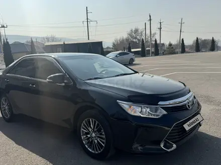 Toyota Camry 2017 года за 11 300 000 тг. в Алматы – фото 2