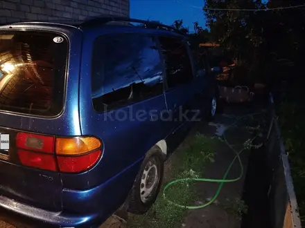 Volkswagen Sharan 1996 года за 2 000 000 тг. в Семей – фото 2