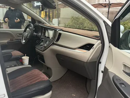 Toyota Sienna 2018 года за 15 000 000 тг. в Алматы – фото 25