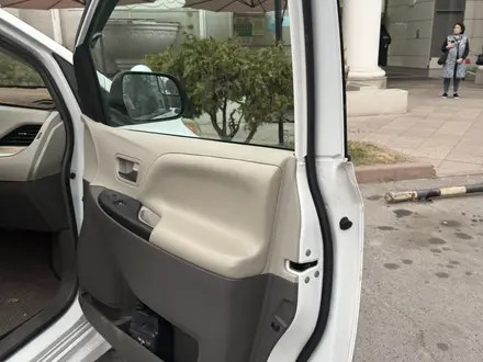 Toyota Sienna 2018 года за 15 000 000 тг. в Алматы – фото 26