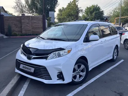 Toyota Sienna 2018 года за 15 000 000 тг. в Алматы