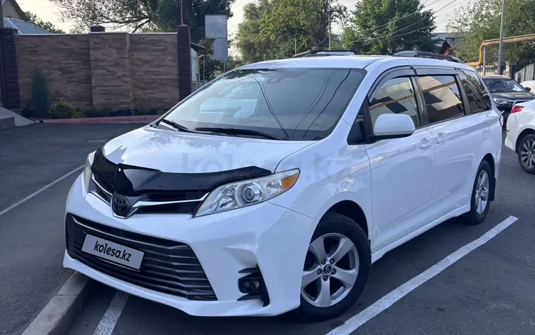 Toyota Sienna 2018 года за 15 000 000 тг. в Алматы