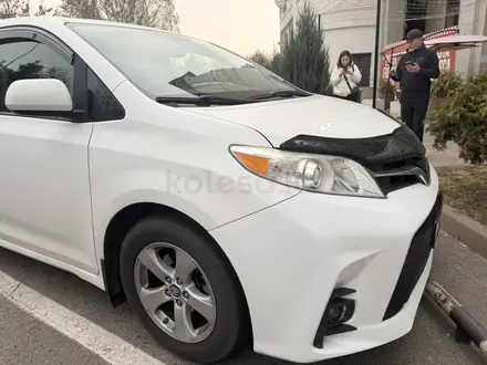 Toyota Sienna 2018 года за 15 000 000 тг. в Алматы – фото 4