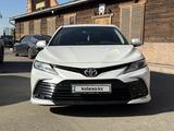 Toyota Camry 2021 года за 13 300 000 тг. в Петропавловск – фото 2