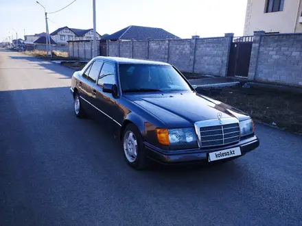 Mercedes-Benz E 260 1993 года за 2 000 000 тг. в Астана – фото 4