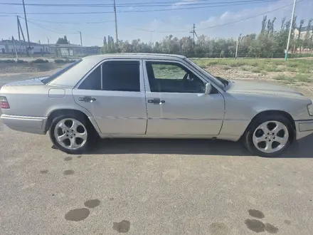 Mercedes-Benz E 280 1994 года за 2 100 000 тг. в Кызылорда – фото 2